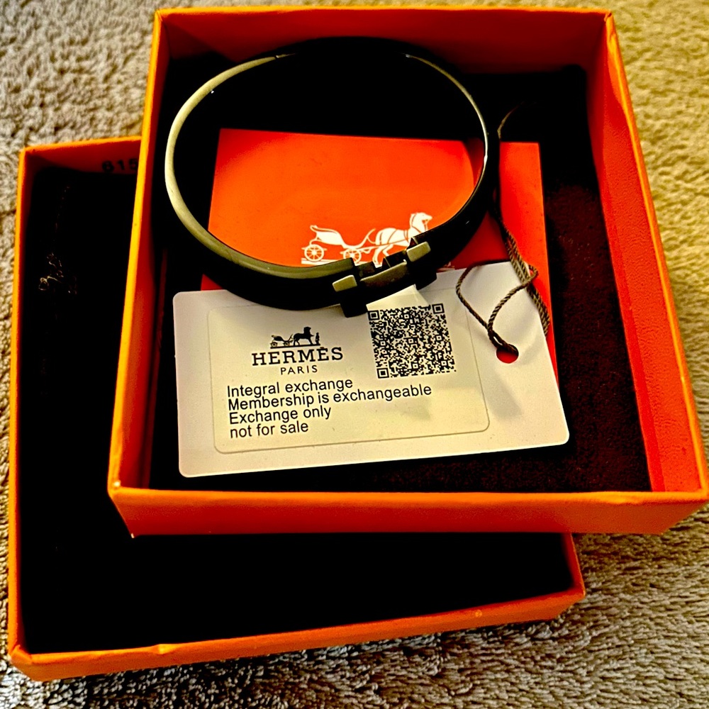 HERMES CLIC H BRACELET. BLACK ON BLACK. ALL ORIGINAL BOXING ON THIS BEAUTY!